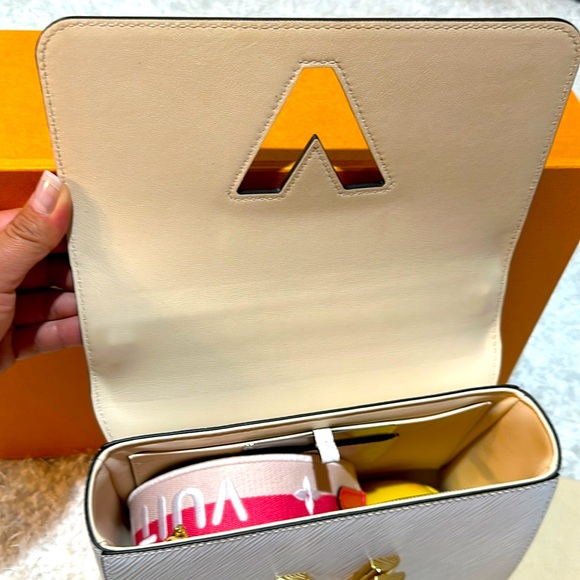 Louis Vuitton Twist - Picture 3 of 9